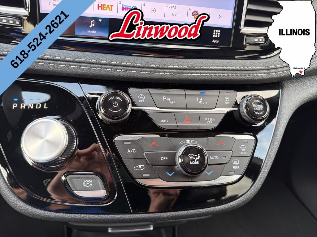 New 2026 Chrysler Pacifica Select FWD image 24