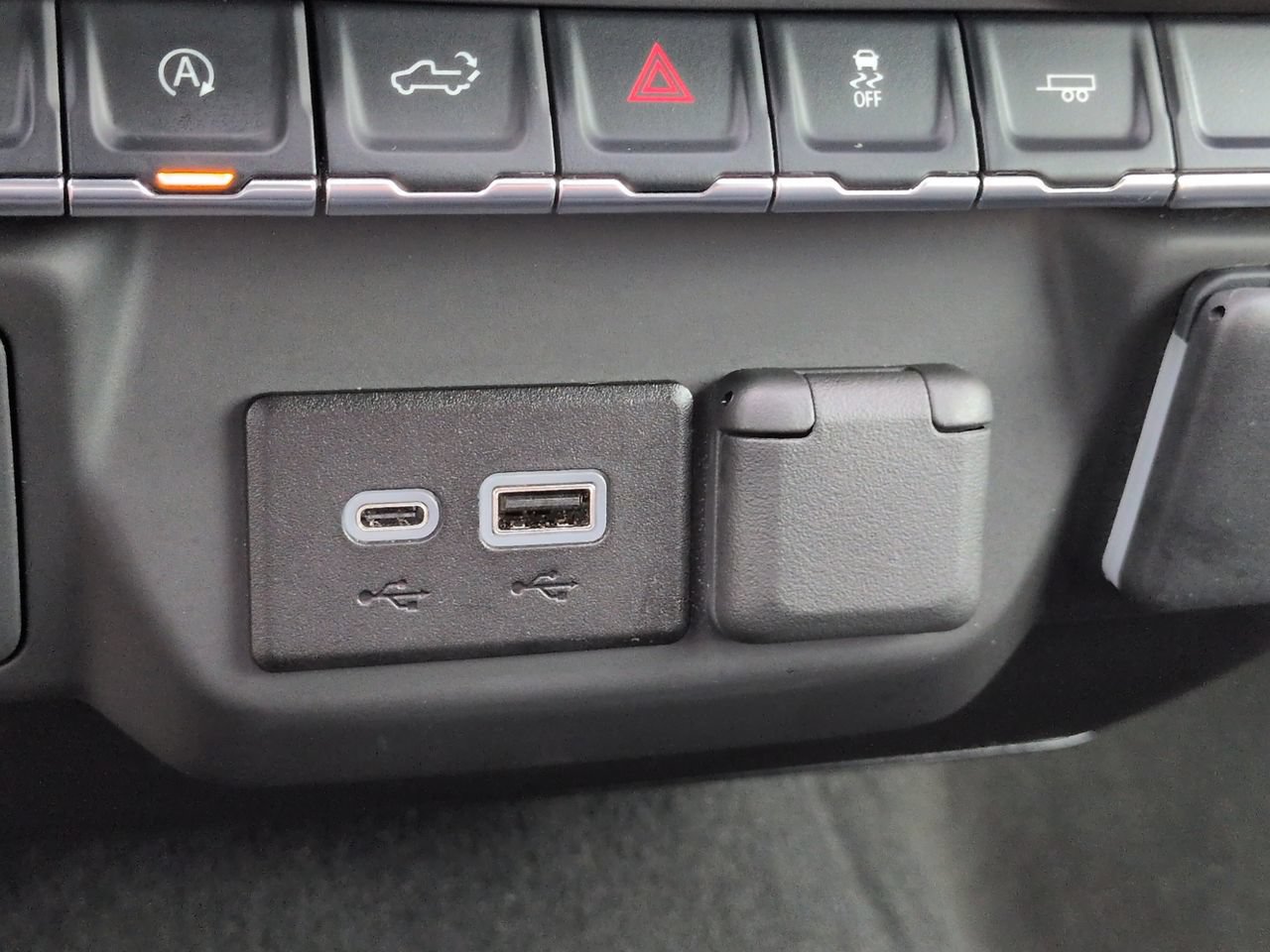 Used 2025 Chevrolet Silverado 1500 Custom RWD image 19