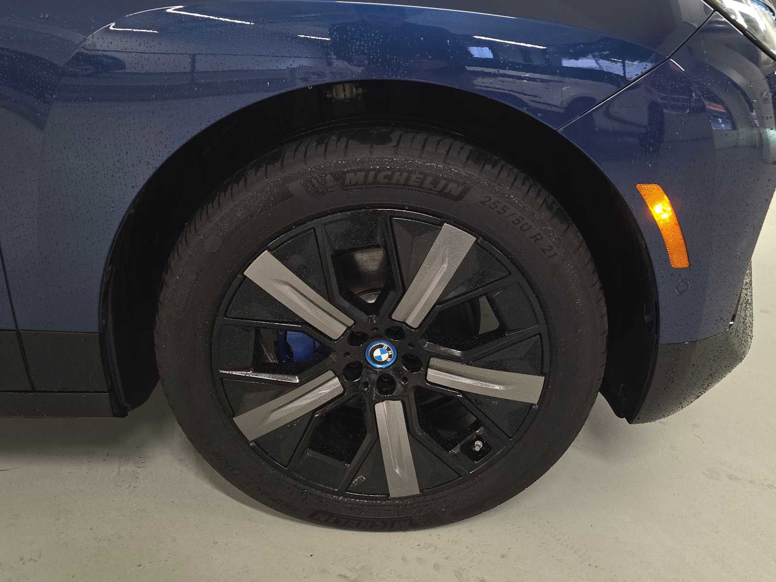 Used 2025 BMW iX xDrive50 w/ Premium Package image 11