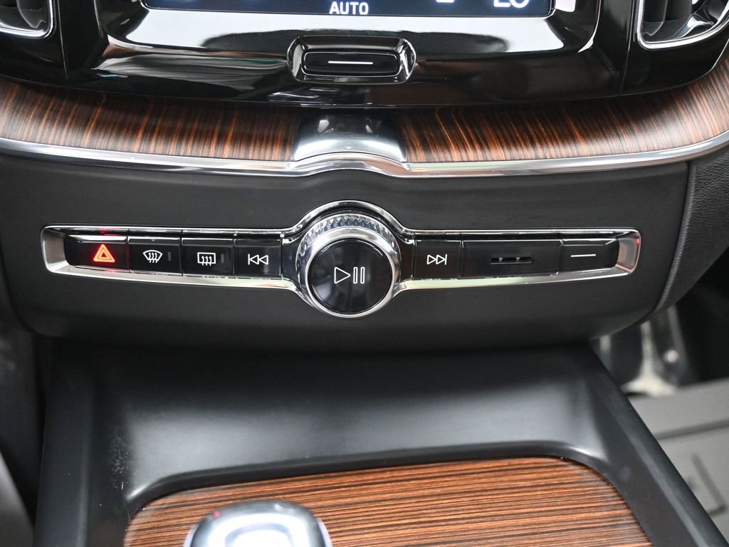 Used 2019 Volvo XC60 T8 Inscription w/ Advanced Package image 21