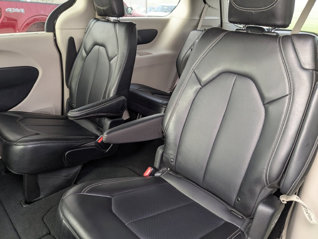 Used 2024 Chrysler Pacifica Touring-L FWD image 24