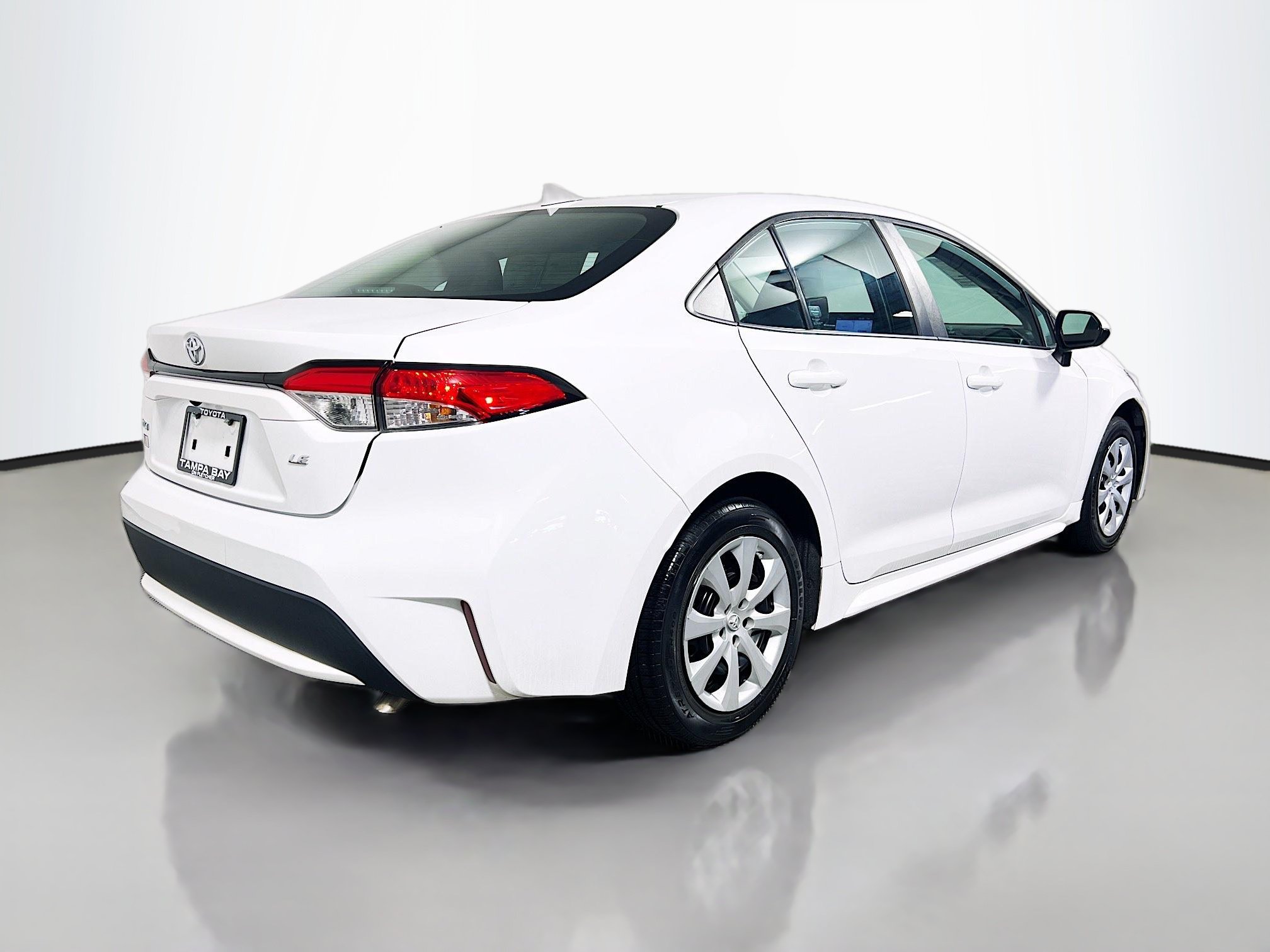 Used 2022 Toyota Corolla LE FWD image 4