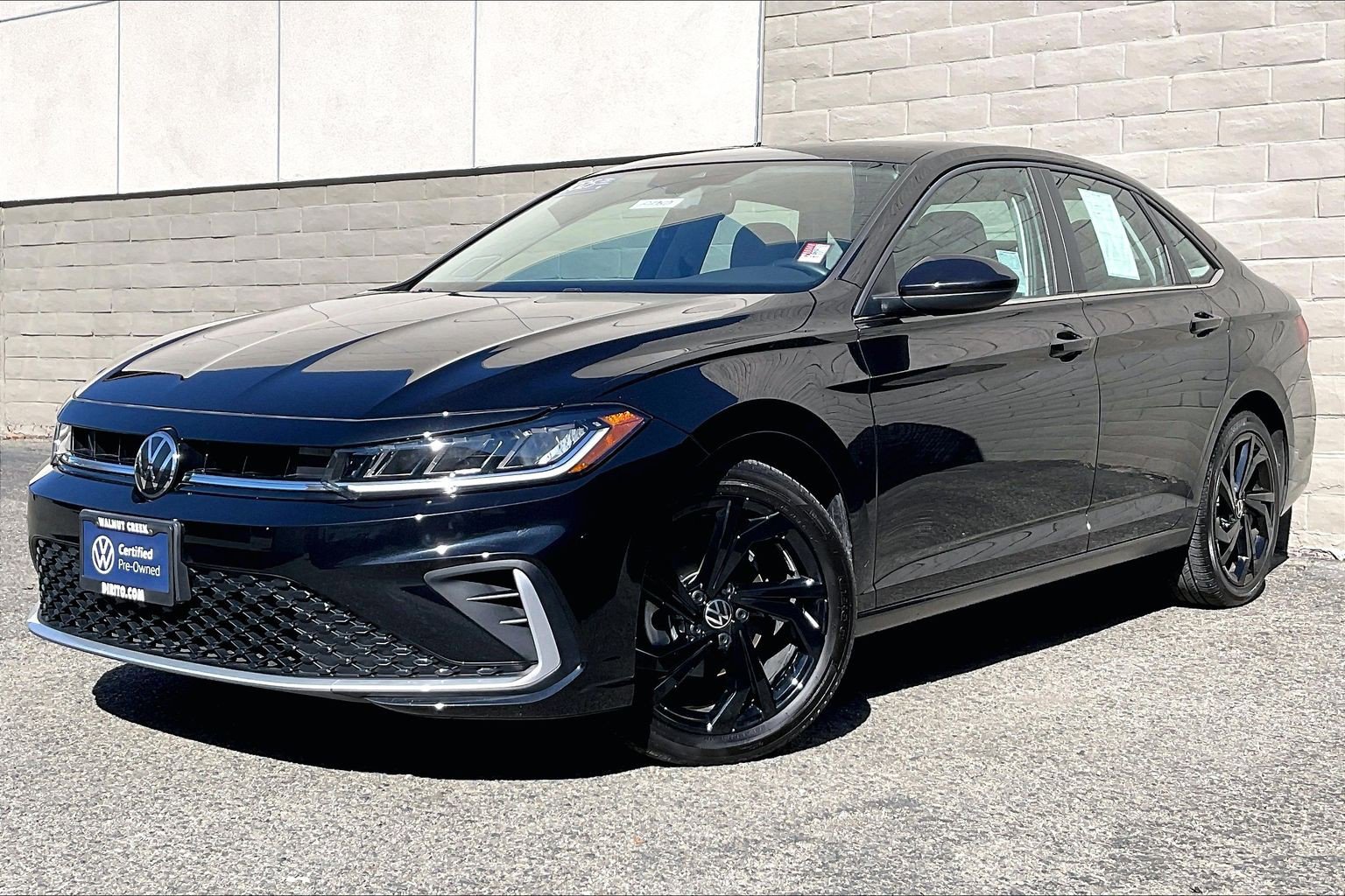 Certified 2025 Volkswagen Jetta SE w/ Black Wheel Package image 12