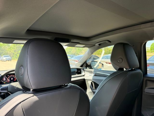 Certified 2026 Volkswagen Tiguan SE R-Line FWD image 19