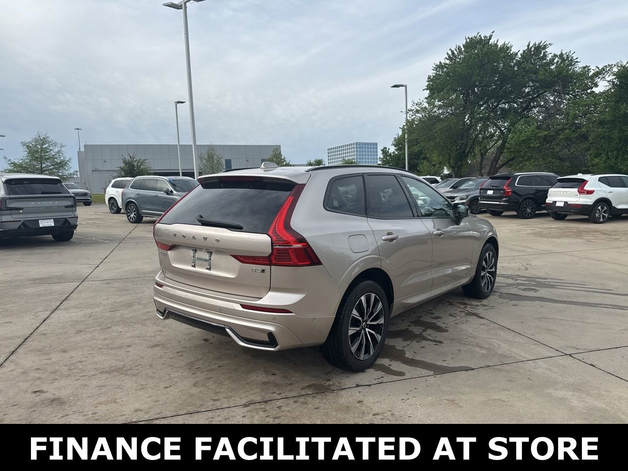 Certified 2025 Volvo XC60 B5 Plus image 5
