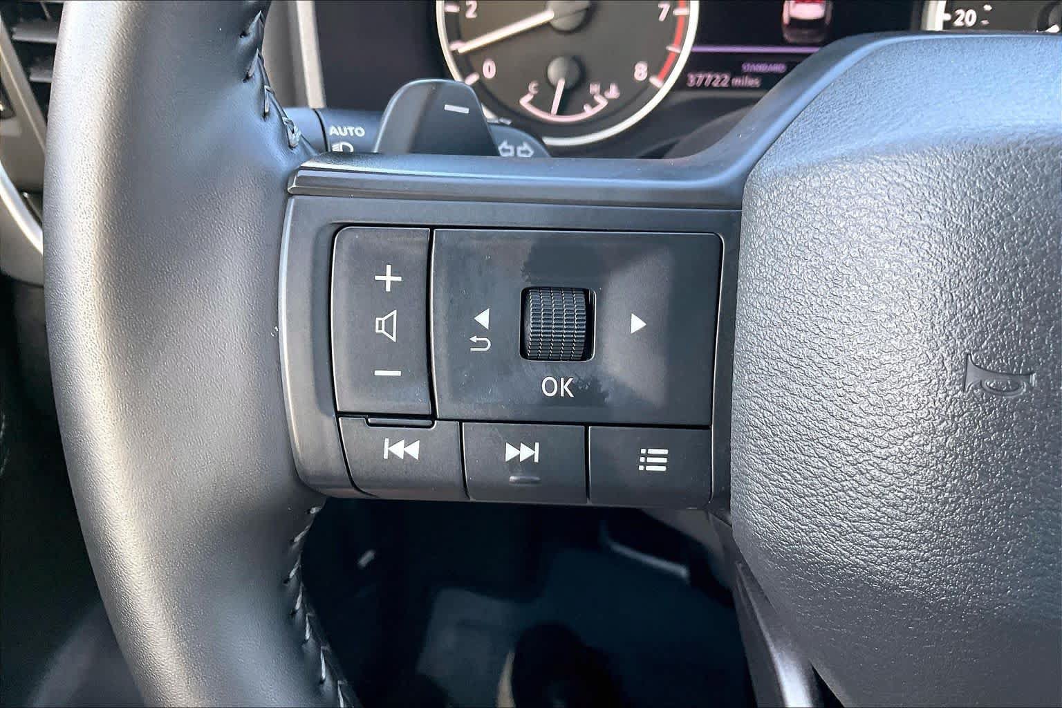 Used 2025 Nissan Rogue SV FWD image 23