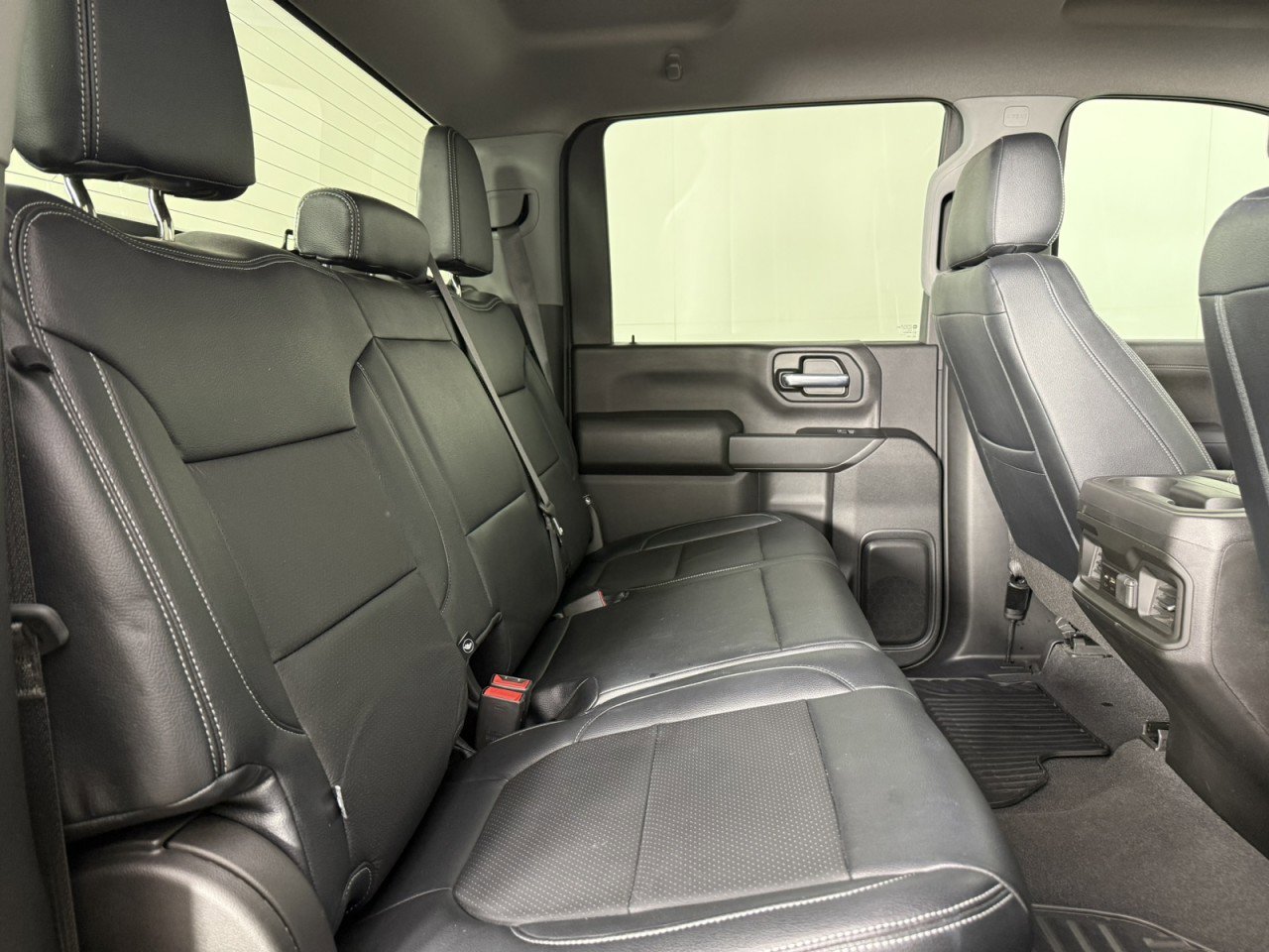 Used 2022 Chevrolet Silverado 2500 LT w/ Midnight Edition AWD/4WD image 13