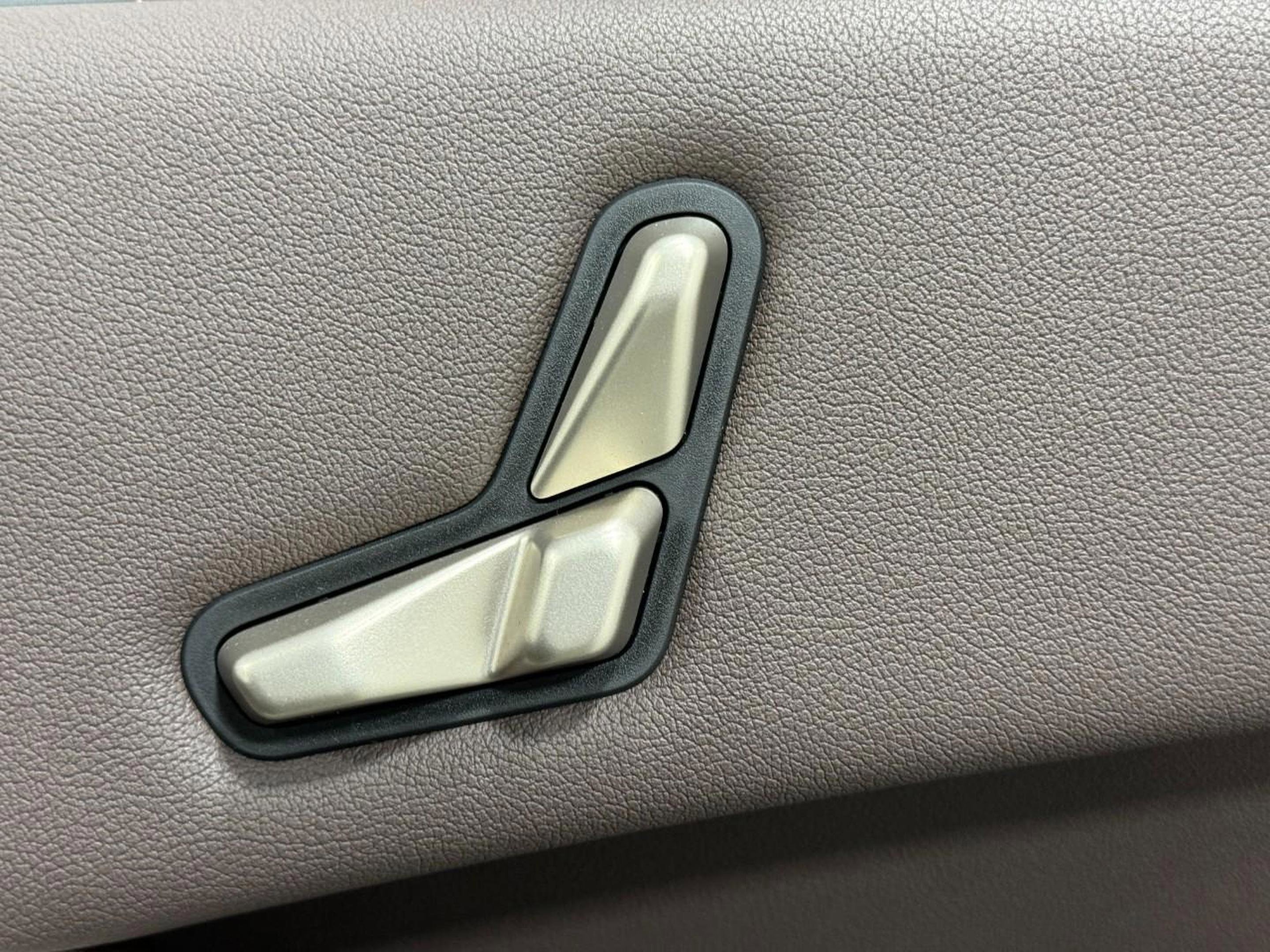 New 2026 BMW iX xDrive45 image 21