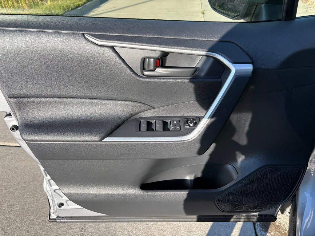 Used 2025 Toyota RAV4 LE image 12