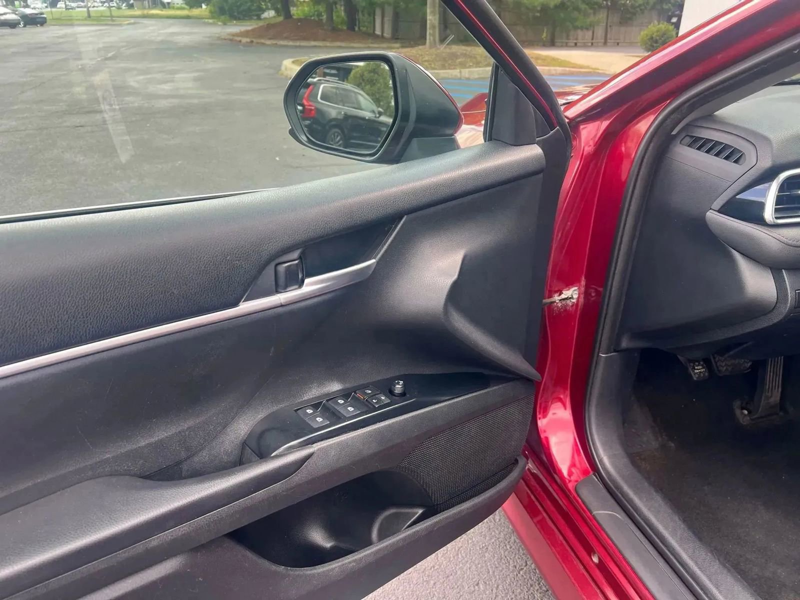 Used 2018 Toyota Camry LE image 14