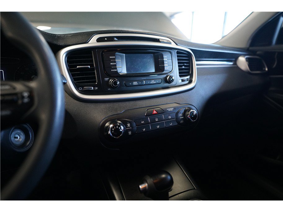 Used 2017 Kia Sorento LX FWD image 19