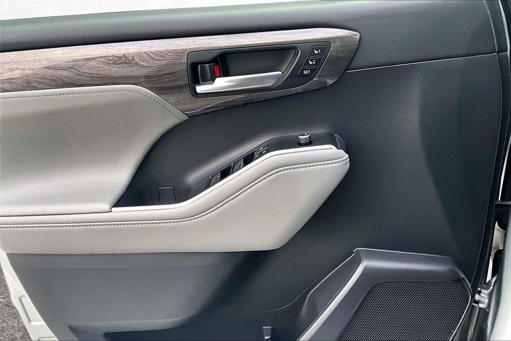 Certified 2021 Toyota Highlander Limited image 17