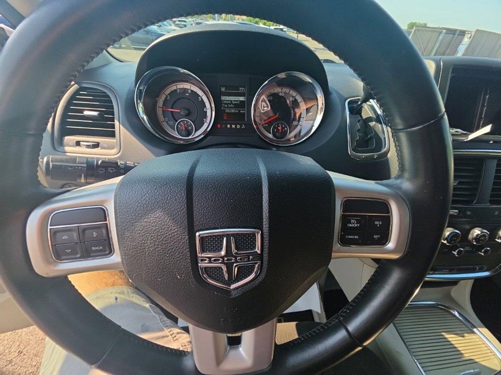 Used 2015 Dodge Grand Caravan SXT w/ Rear Park Assist Package FWD image 16