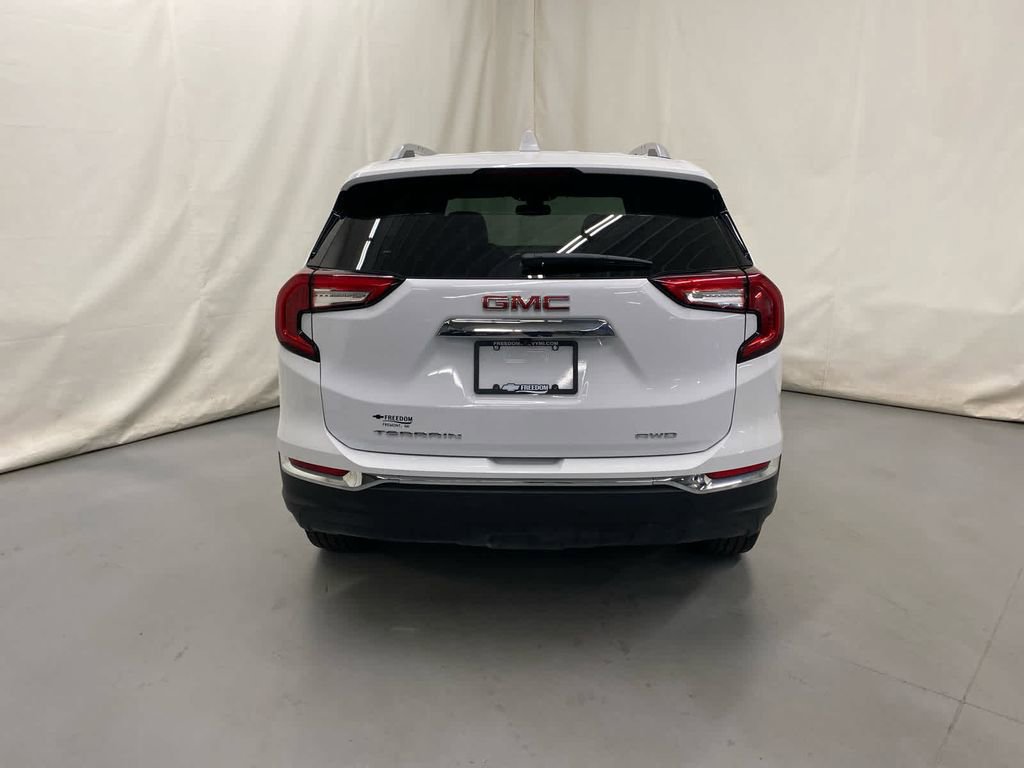 Used 2024 GMC Terrain SLT image 7