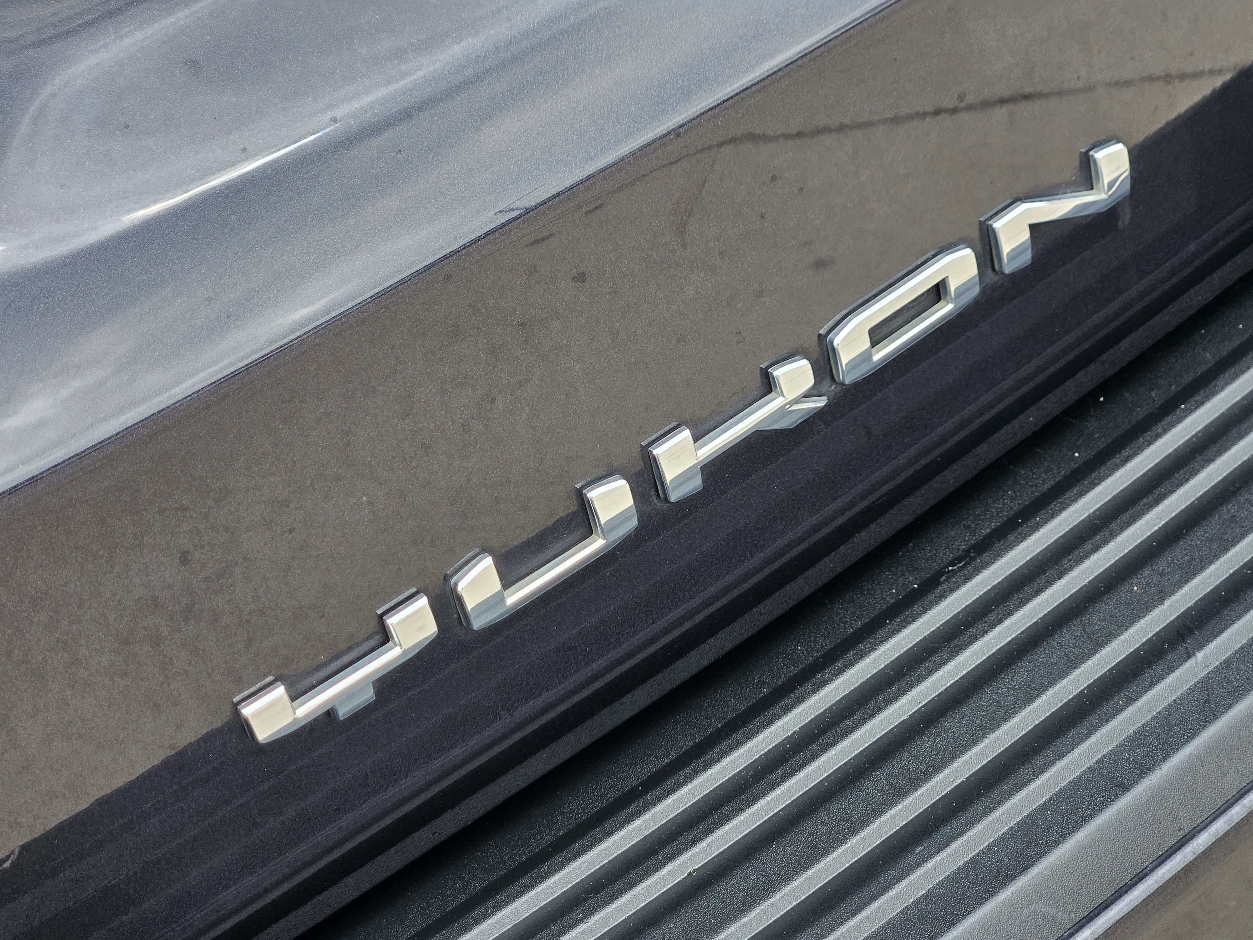 Used 2023 GMC Yukon Denali Ultimate image 11