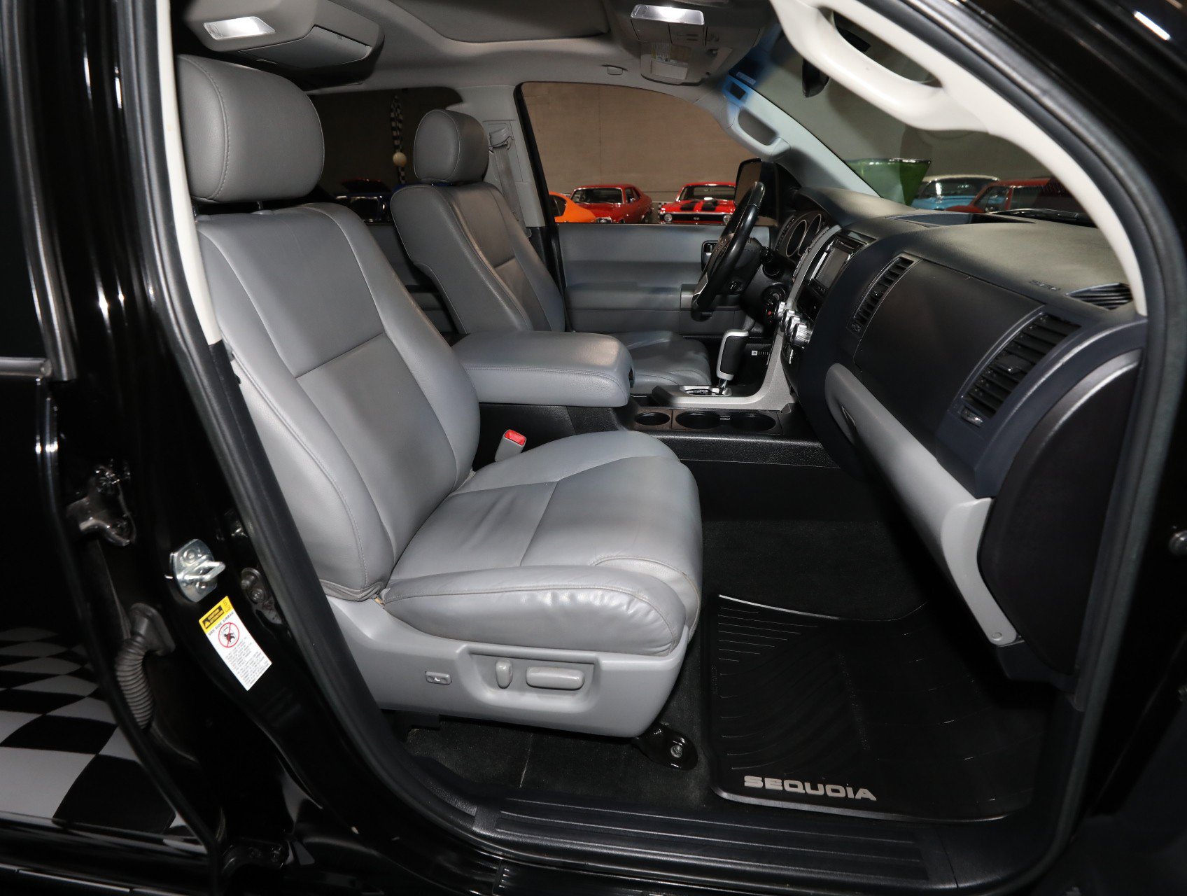 Used 2016 Toyota Sequoia Limited AWD/4WD image 37