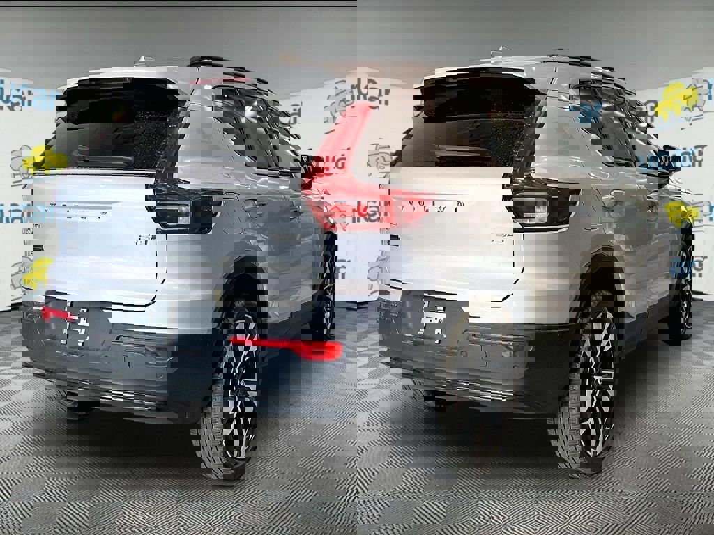 Used 2025 Volvo XC40 B5 Plus image 7