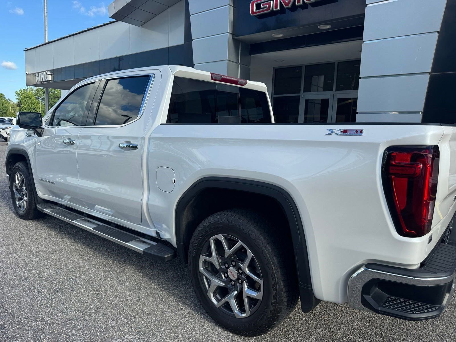 Certified 2024 GMC Sierra 1500 SLT w/ SLT Premium Plus Package AWD/4WD image 9