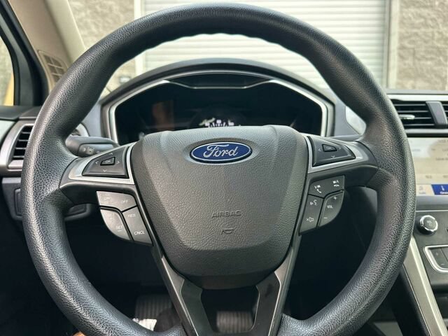 Used 2020 Ford Fusion SE FWD image 26