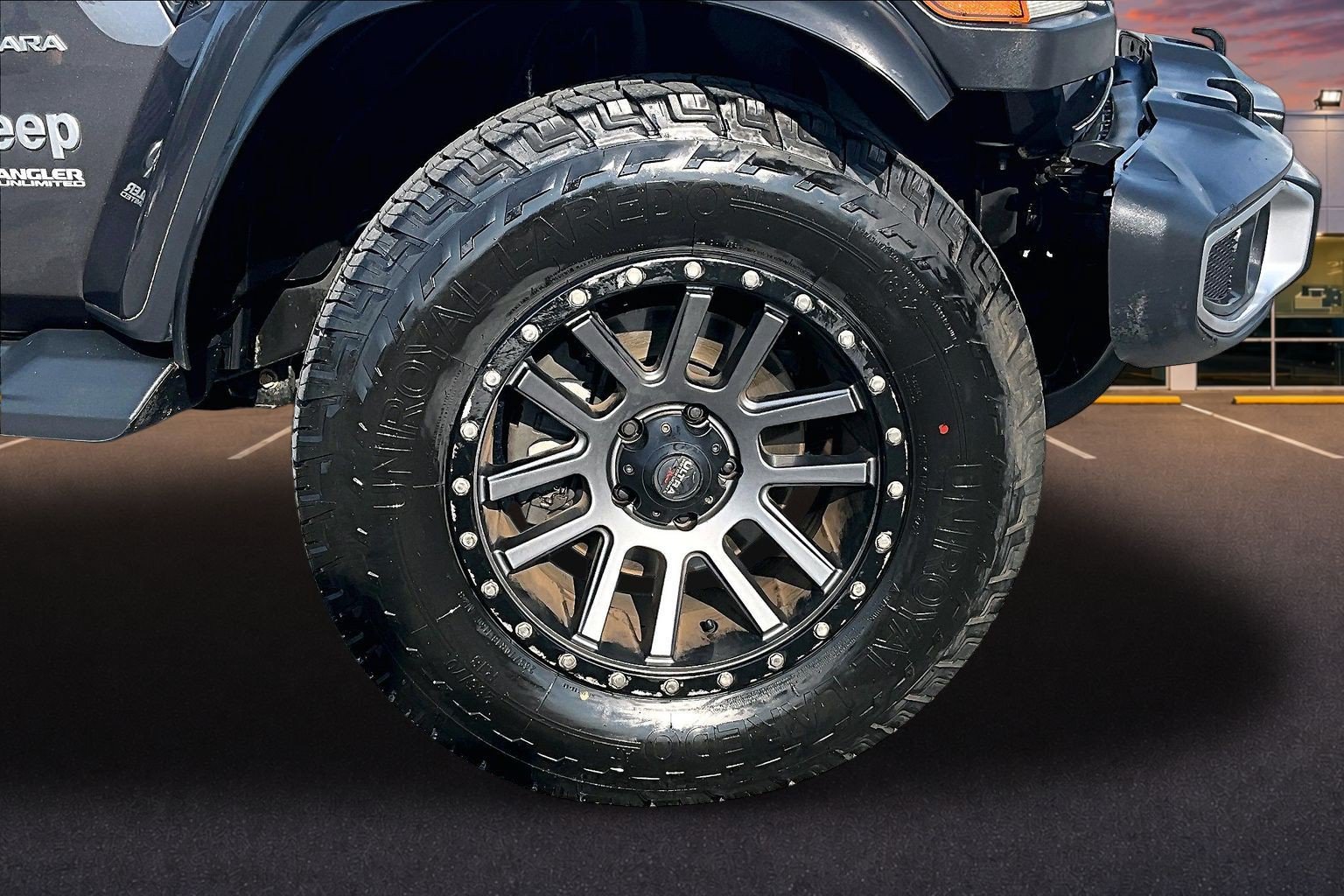 Used 2018 Jeep Wrangler Unlimited Sahara AWD/4WD image 8