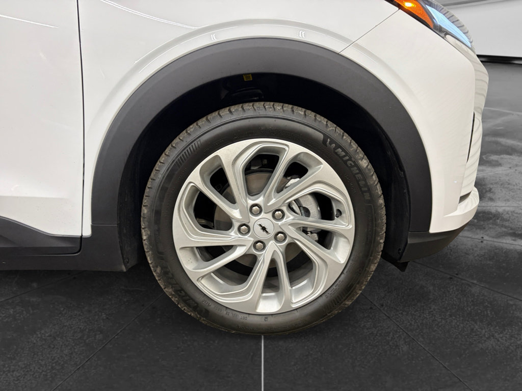 Used 2027 Chevrolet Bolt LT w/ Comfort Package FWD image 34