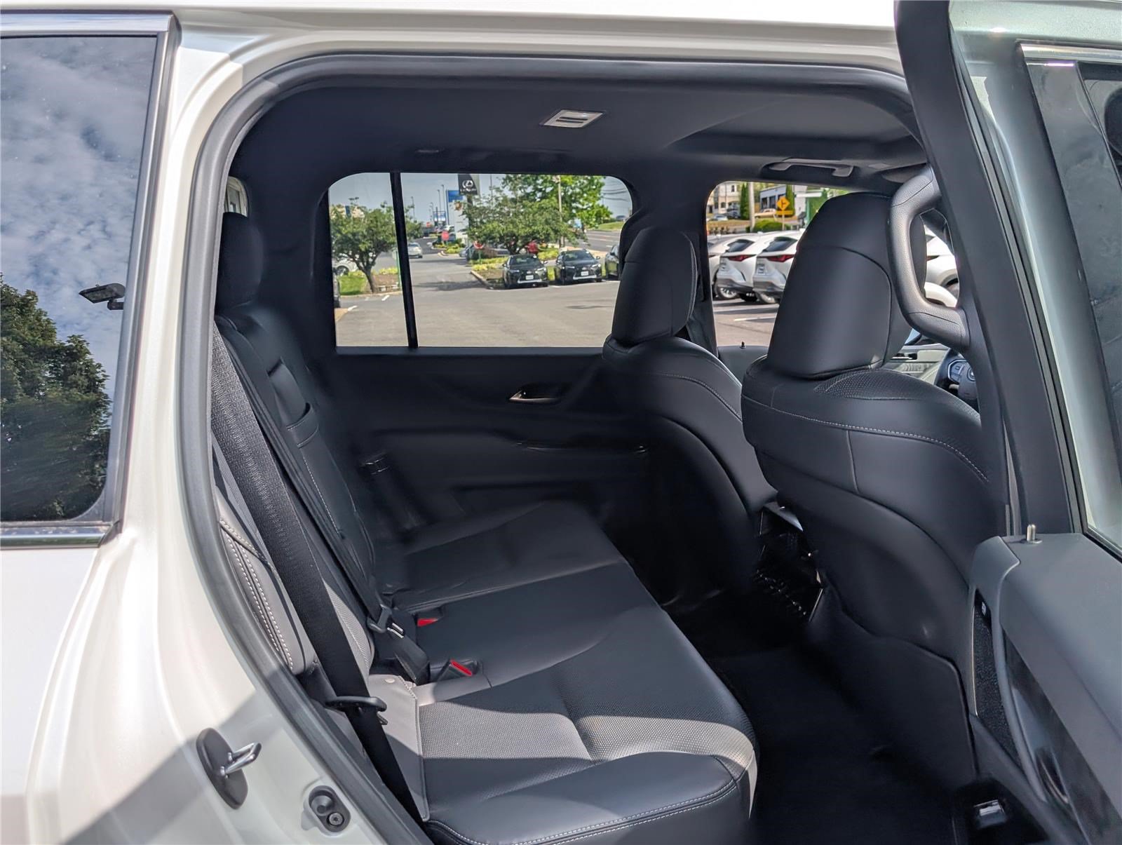 Used 2023 Lexus LX 600 4WD w/ Interior Upgrade Package image 12