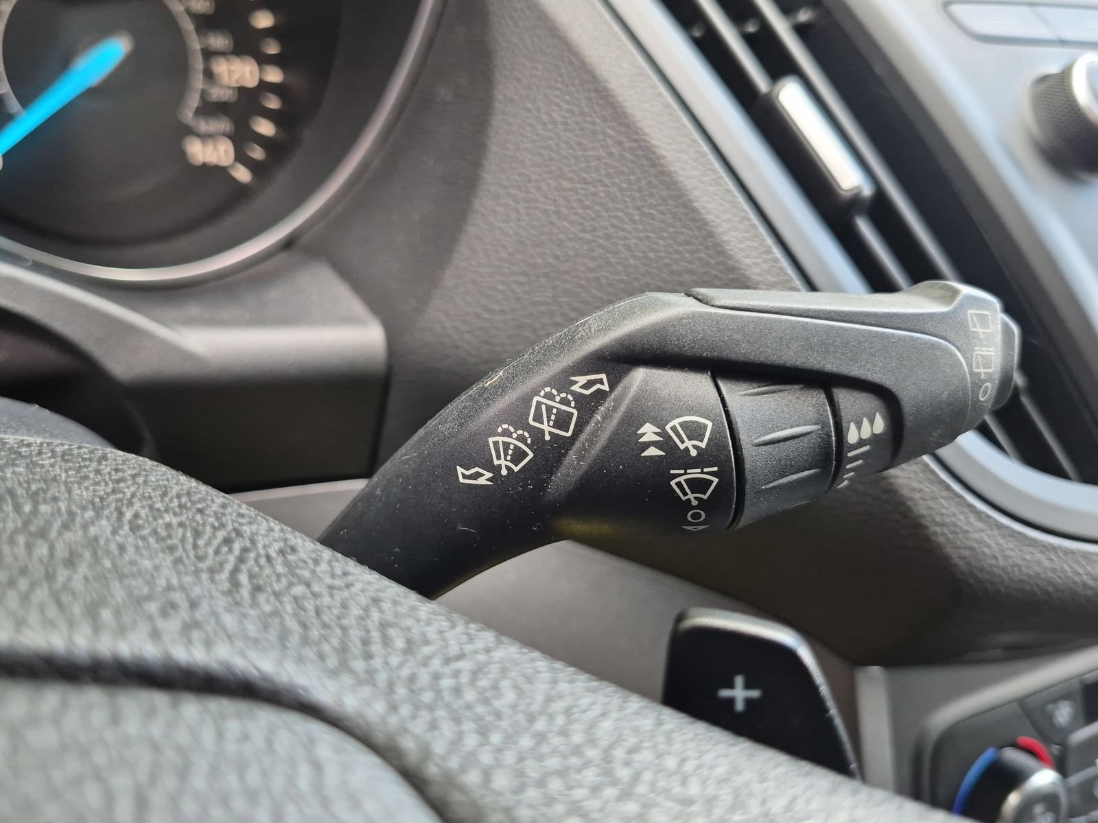 Used 2017 Ford Escape SE FWD image 28