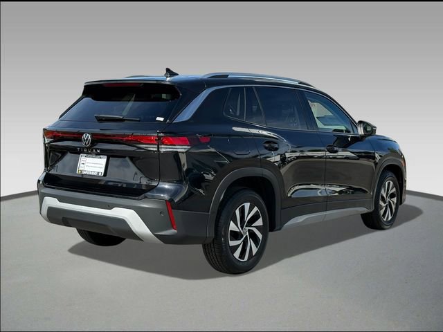 Used 2025 Volkswagen Tiguan S image 4