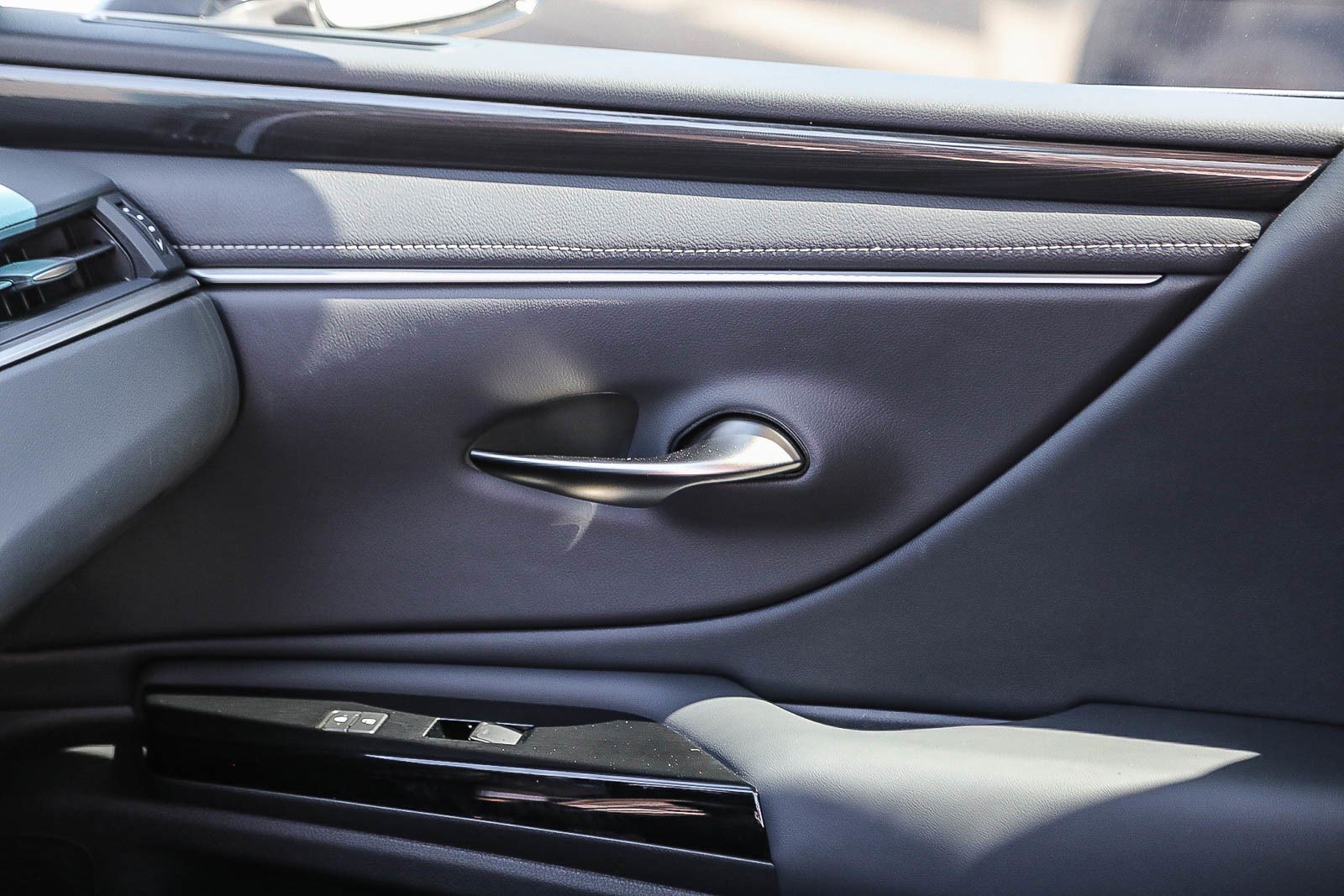 Used 2025 Lexus ES 350 FWD image 21
