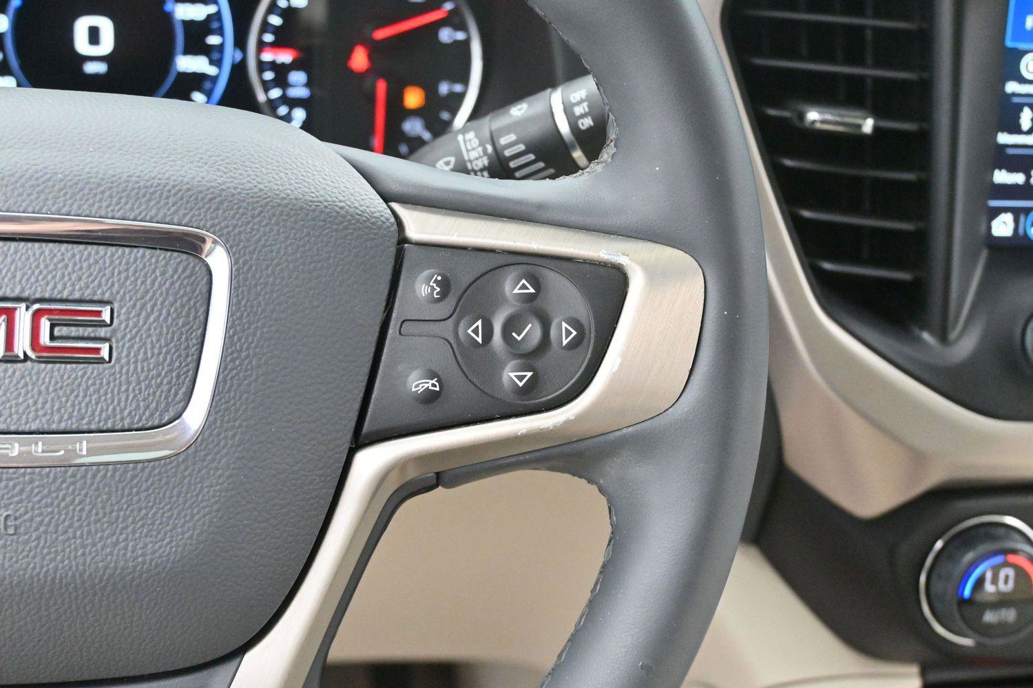 Used 2023 GMC Acadia Denali w/ Denali Ultimate Package FWD image 17