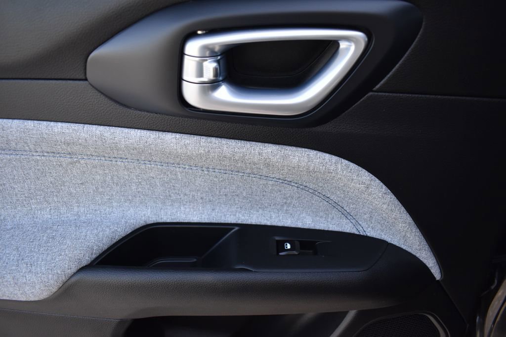 Used 2023 Jeep Compass Sport image 13