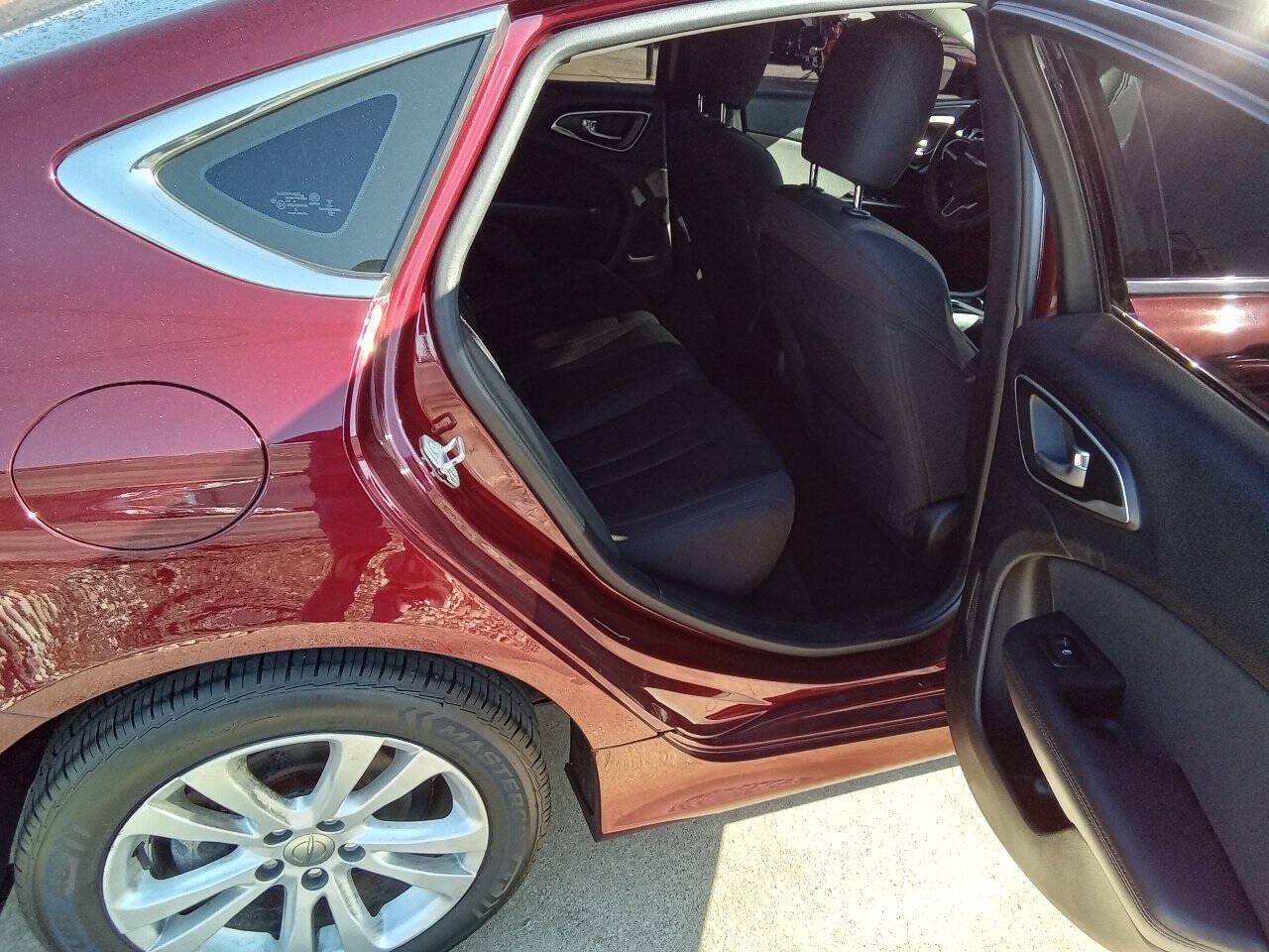 Used 2015 Chrysler 200 Limited FWD image 5