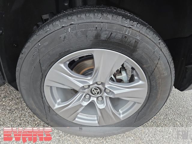 Used 2025 Toyota RAV4 XLE image 25