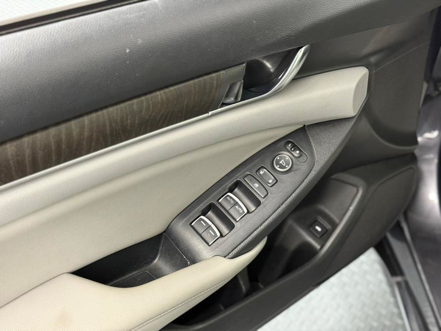 Used 2020 Honda Accord EX image 30