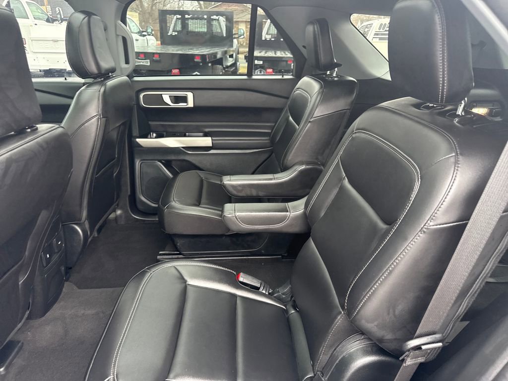 Used 2023 Ford Explorer XLT w/ Equipment Group 202A AWD/4WD image 17