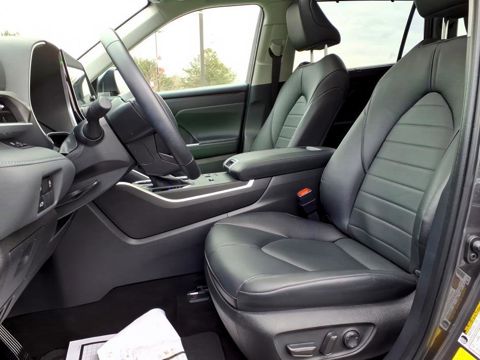 Certified 2024 Toyota Highlander XLE image 16