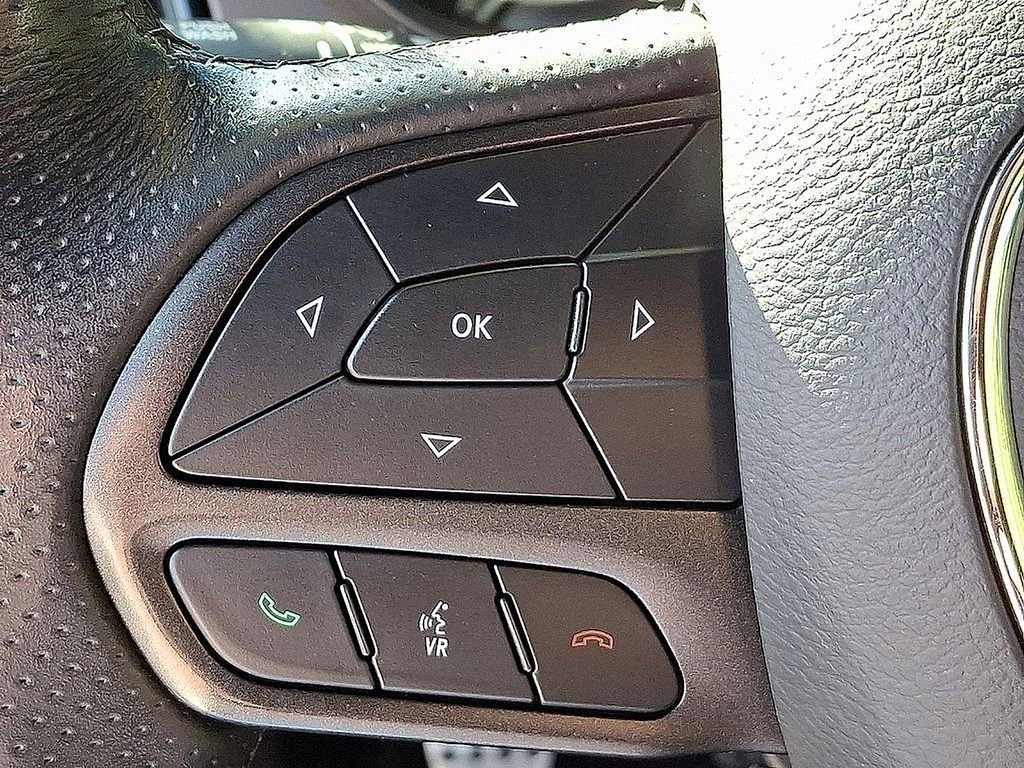 Used 2022 Dodge Challenger R/T w/ Plus Package image 19