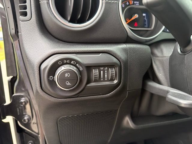 Used 2021 Jeep Gladiator Overland w/ Popular Equipment Package AWD/4WD image 19