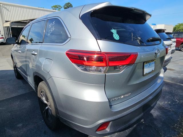 Used 2017 Toyota Highlander LE FWD image 8