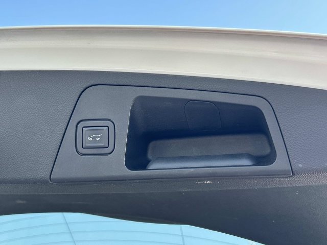 Used 2019 Buick Envision Essence FWD image 13