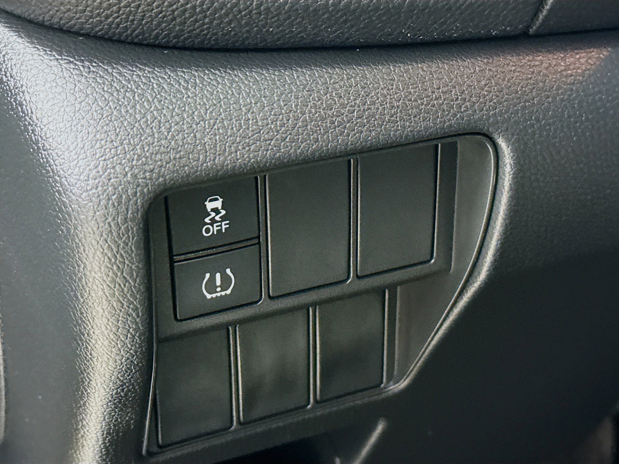 Used 2018 Honda CR-V LX image 9