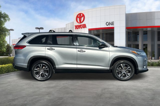 Certified 2019 Toyota Highlander LE FWD image 3