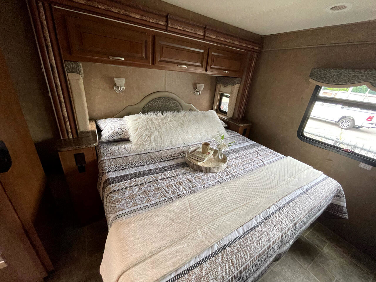 Used 2014 Ford F550 2WD Regular Cab Super Duty image 23