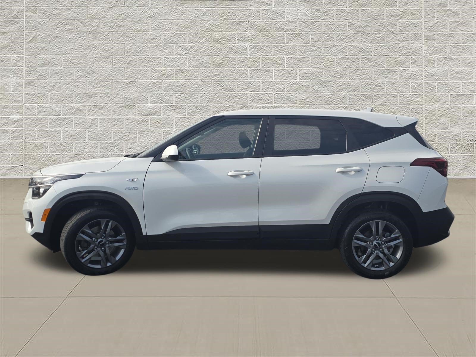 Used 2023 Kia Seltos LX AWD/4WD image 4