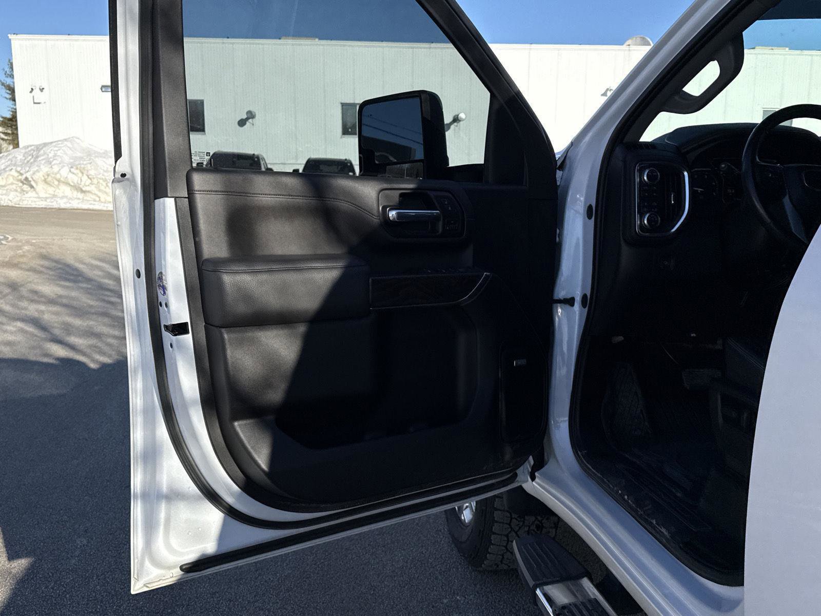 Used 2022 GMC Sierra 2500 Denali w/ Denali Ultimate Package image 11