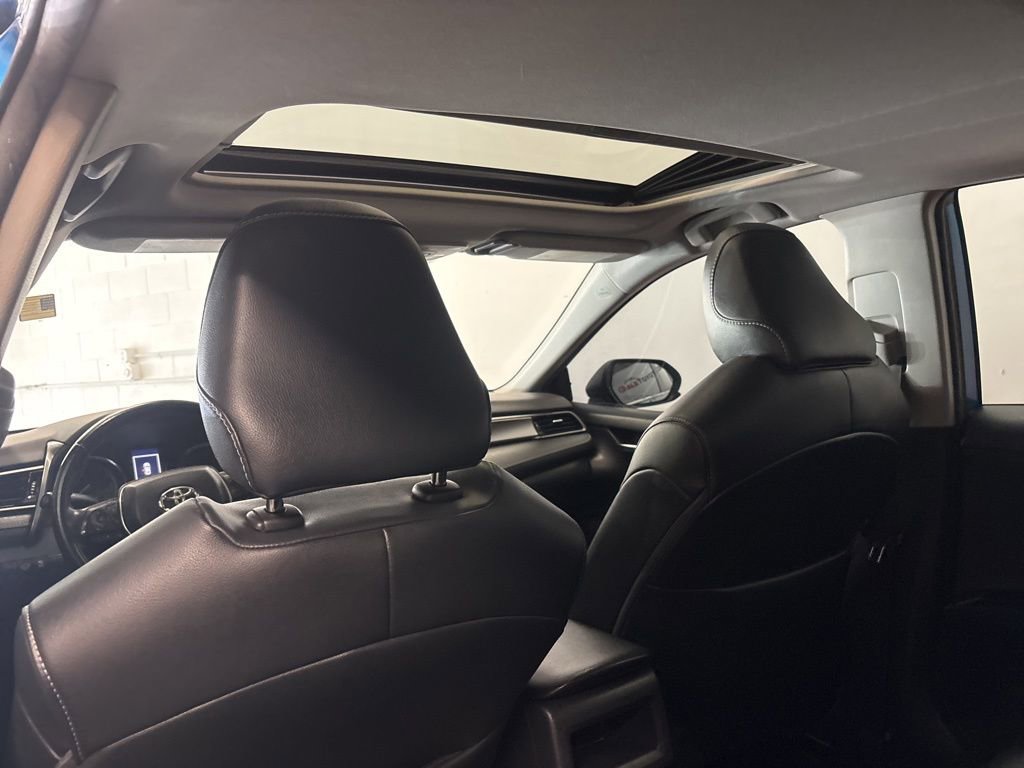 Used 2019 Toyota Camry SE FWD image 14