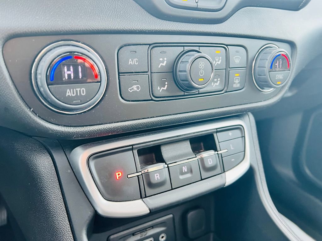 Used 2024 GMC Terrain SLE w/ Driver Convenience Package image 28