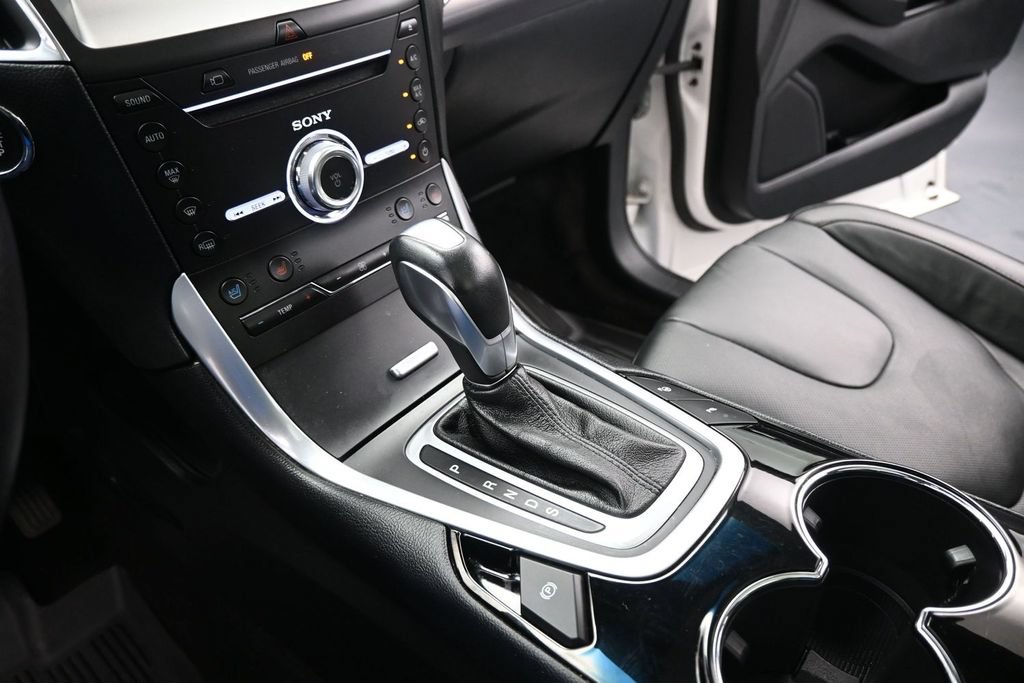 Used 2018 Ford Edge Titanium w/ Equipment Group 302A AWD/4WD image 17