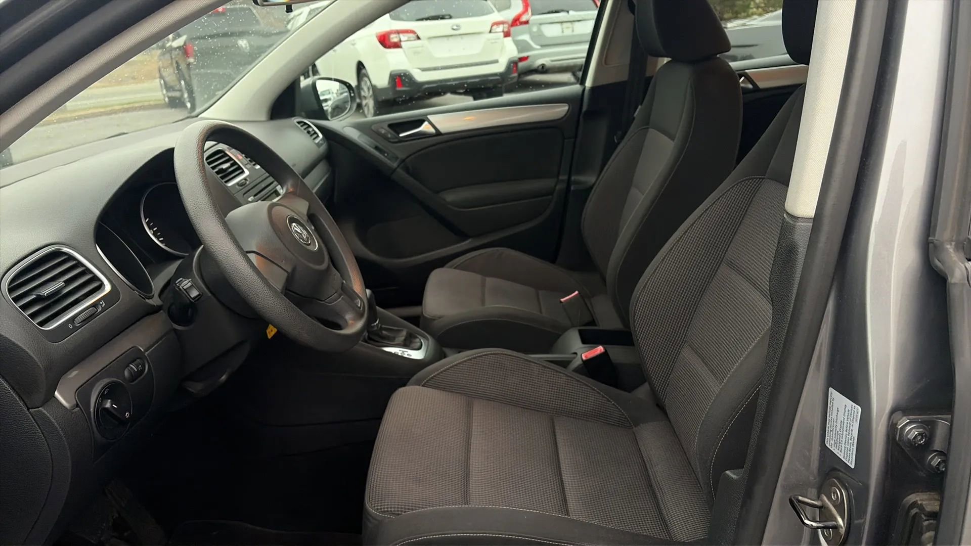 Used 2010 Volkswagen Golf 4-Door image 37