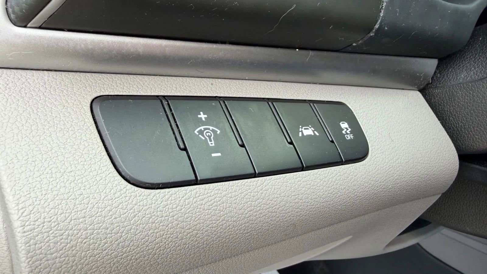 Used 2020 Hyundai Elantra SE image 24